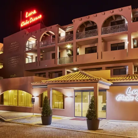 Luna Clube Oceano Отели рядом с достопримечательностью «Пляж Авейруш»