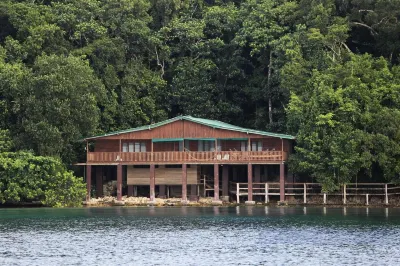 Tawali Leisure & Dive Resort Отели в г. 