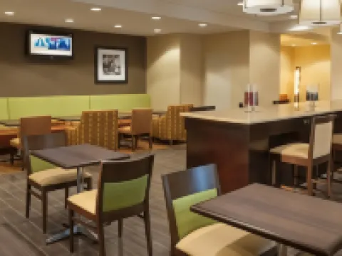 Hampton Inn Washington-Dulles Int'l Airport South Hotels in Sully