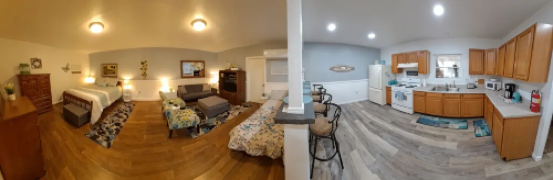 Guesthouse/apartment 5 minutes from Hospital,  convenient center, and freeway