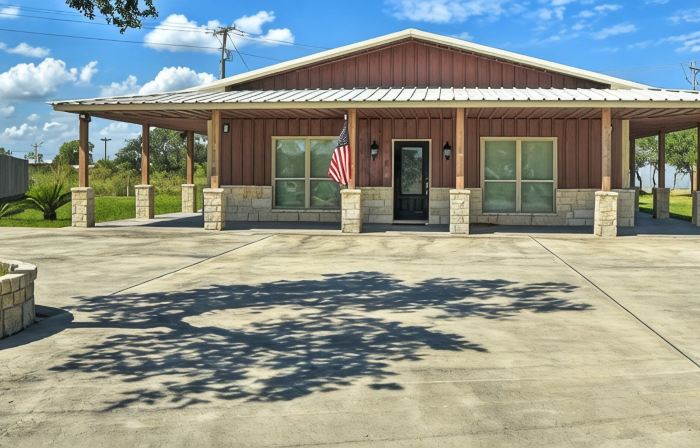 Polish Paradise -  3 Bedroom, 2 Bath Barndominium