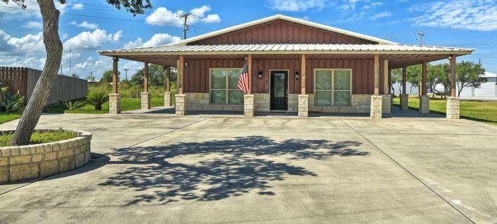 Polish Paradise -  3 Bedroom, 2 Bath Barndominium Hotele w: Calhoun County
