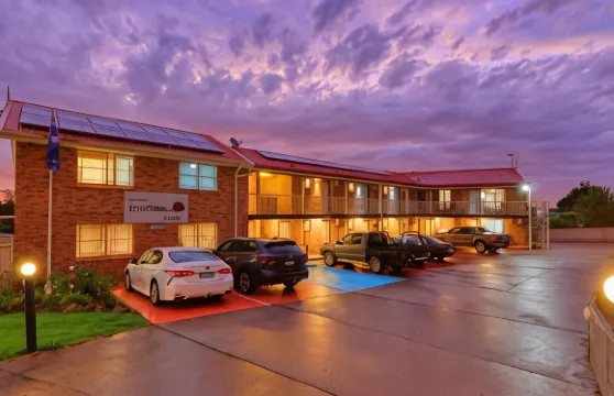 卡南德拉河景汽車旅館