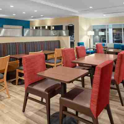 TownePlace Suites by Marriott Gainesville Dining/Meeting Rooms