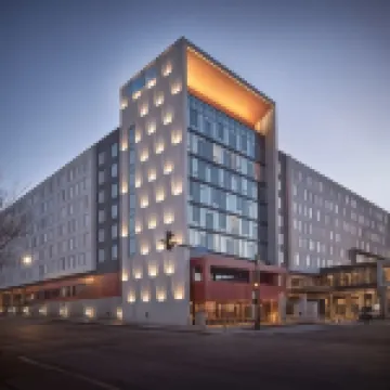 德梅因市中心希爾頓飯店 住宿飯店