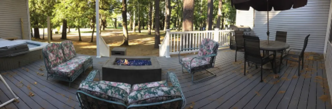 Laurel Lake Luxury 4BR, 4.5 Bath, Ranch on Fox Hollow Estate