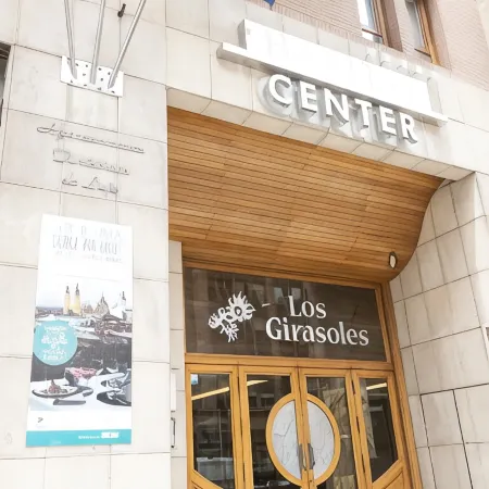 Aparthotel Los Girasoles Отели рядом с достопримечательностью «Основной рынок с XIX века»
