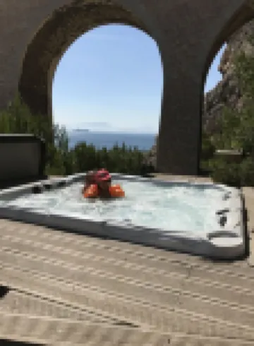 Blue coast, 200 metres from the sea, superb view, jacuzzi Hotels in Le Rove