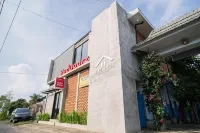 RedDoorz Near Wisata Paribendo Lawang Hotels in Purwosari