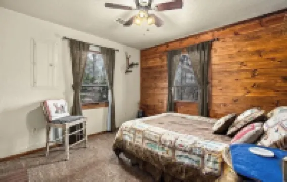 Redbud Lane Cabin at Lake Tenkiller