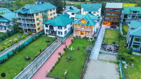 Hotel Riviera by Mountview Отели в г. Anantnag