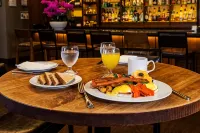 Grand Park Hotel Vancouver Airport, Ascend Hotel Collection - Breakfast