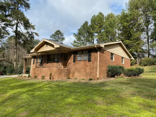 Convenient 3 Bedroom / 2 Bath House - 4-Star