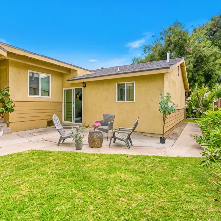 MI- Ranch style 3 bedroom 2 bath Quiet & safe Neighborhood king-bed!