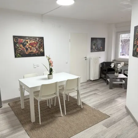 #1 Top room: central & comfortable, shared bathroom