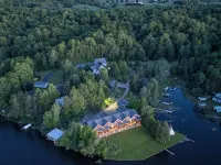 #3 Lakefront Hamlin Lake Retreat - Sleeps 10 Hotel a Hamlin Township