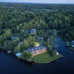 #3 Lakefront Hamlin Lake Retreat - Sleeps 10 - 4-Star