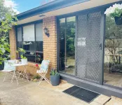 Poppies@Clunes Centrally located 80s-style home Cosy, comfortable & relaxing !