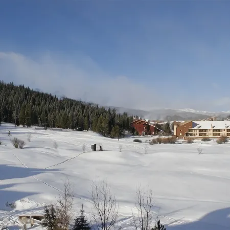 3 Bedroom Condo,  Great Location for Ski Families to Super Bee Lift