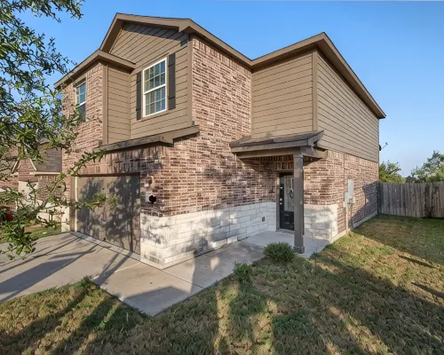 Uniquely styled Home 20mins to Austin -COTA -TESLA Hotels in Manor