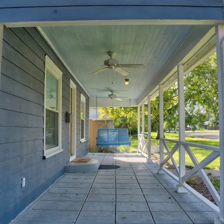 Charming 1-BR pet friendly house in Lockhart. Short stroll to the best BBQ spots
