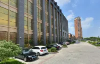 Suzhou International Hotel - parking