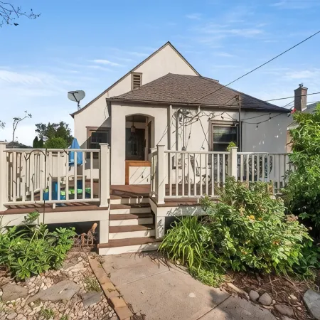 Historic Tudor Cottage - Cute 3 Bedroom Home