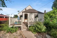 Historic Tudor Cottage - Cute 3 Bedroom Home