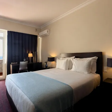 Carcavelos Beach Hotel