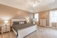 4 bedroom Lake front house 5 mins from liberty with private ramp and dock! - 4-Star