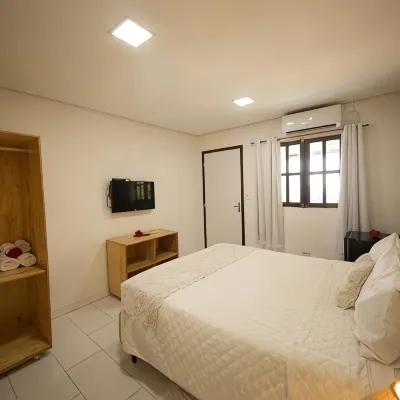 Casa do Caia Hotels near Praia do Sancho