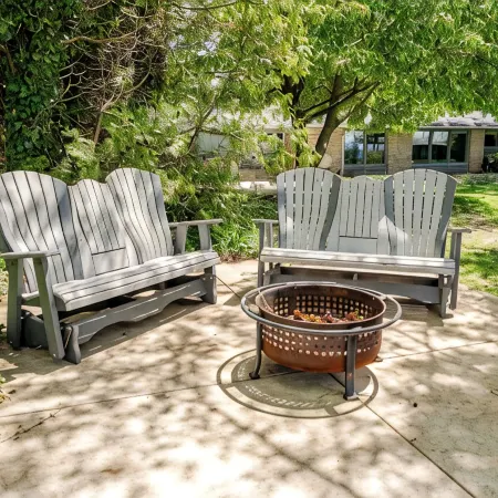 All The Waters Retro Home on Lake Michigan- PRIVATE BEACH-Large, shaded backyard