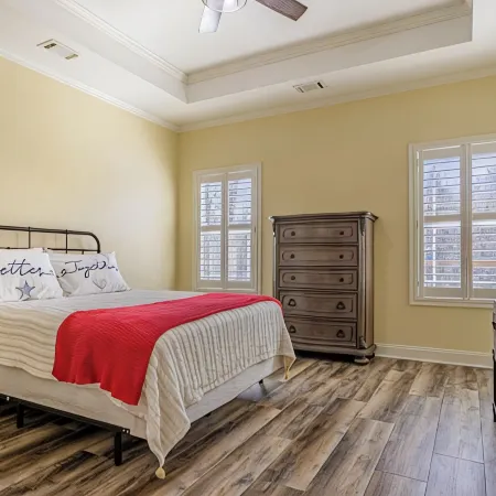 Tranquil Getaway Minutes from Auburn including Pool & backyard Waterfall Oasis
