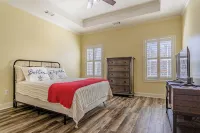 Tranquil Getaway Minutes from Auburn including Pool & backyard Waterfall Oasis