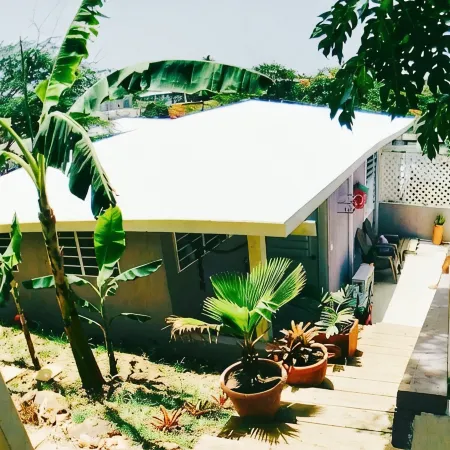 Studio en suite, king/twin beds sleep 3, multi-deck views, early access bag drop