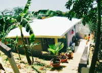 Studio en suite, king/twin beds sleep 3, multi-deck views, early access bag drop