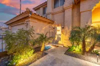 Suite Retreat - Private Courtyard and Pool, Hot Tub and Cabana