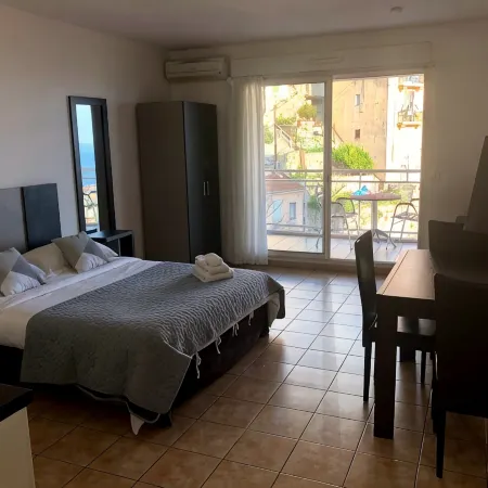 Monaco Sunshine studio, sea view close to MC beach