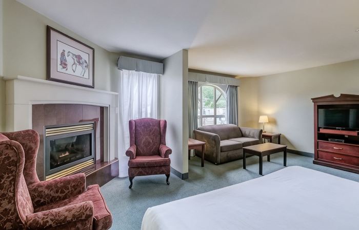Harrison Lake Hotel