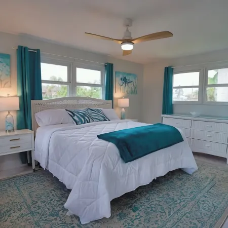 Paradise Found at Dolphin Dream House! Enjoy Sea Life Passing Boats Private Pool