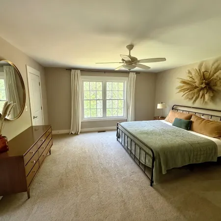 Whole home on 5 acres. Minutes from vineyards, SNP, and CHO airport. 30 min UVA