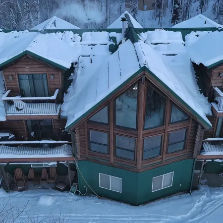 Private lakefront cabin with WiFi in charming Talkeetna, Alaska