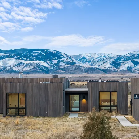 Yellowstone Valley / Hot Tub, Fireplace, Mountain View
