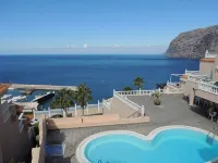 ROMANTIC RETREAT IN PRIME POSITION WITH STUNNING VIEWS TO CLIFFS, MARINA & SEA. - 公寓