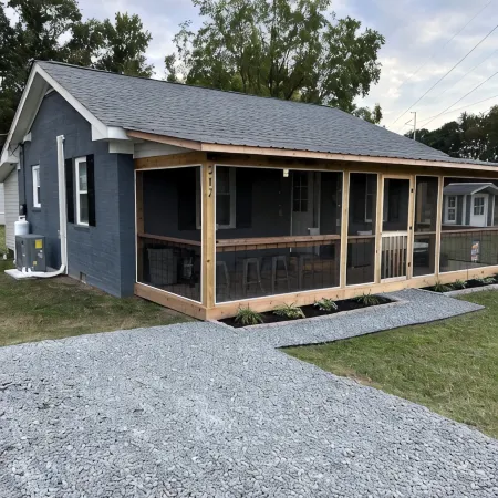 Charming 2-bedroom bungalow in Smithfield with AC, WiFi, washer and dryer