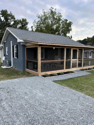 Charming 2-bedroom bungalow in Smithfield with AC, WiFi, washer and dryer