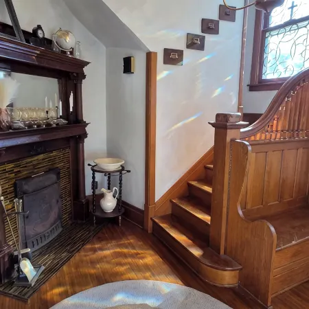 Gorgeous 1908 Estate on 1 acre of land. 6 blocks from Grinnell College.