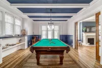 Port Clinton 4 Bdrm Luxury-2 blocks from beach - 4-Star