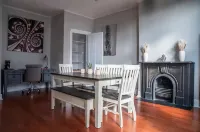 Downtown Cincinnati Elegant & Comfortable 2-Bedroom City Retreat - Bungalows