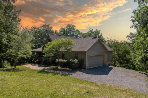 Sleepy Creek Getaway! Hot Tub & Sauna - Chalets